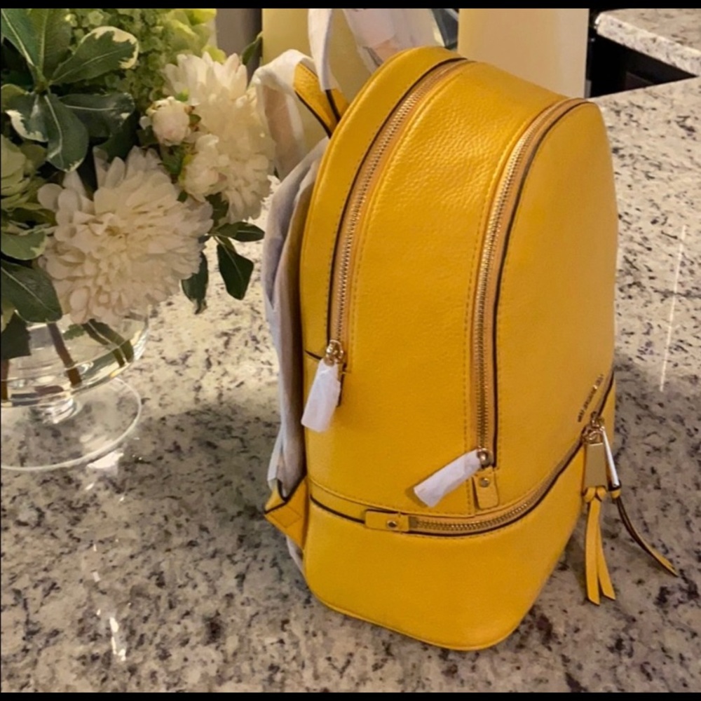 100% authentic Michael Kors backpack (price is firm) - Picture 2 of 3